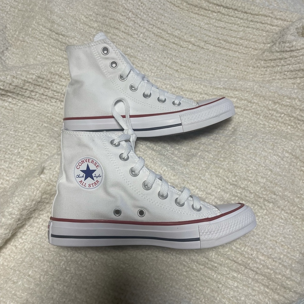 BRAND NEW CONVERSE